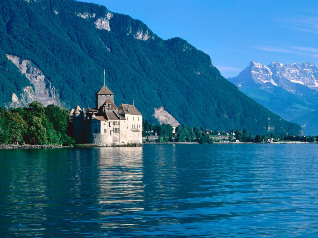 http://ladyfi.files.wordpress.com/2008/11/chateau-de-chillon-lake-geneva-switzerland1.jpg